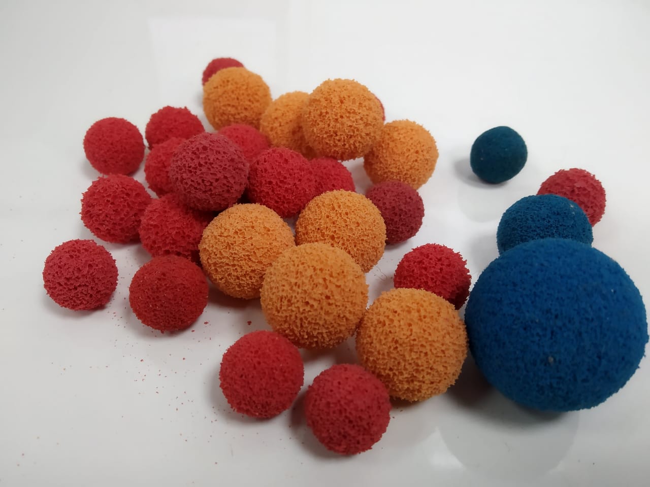 The Hidden Efficiency Killer in HVAC Systems: How Fouling Costs You More Than You Think 2 soft cleaning balls injected into the chiller’s water circulation